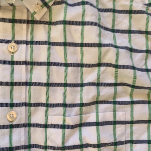 Untuckit short sleeve shirt. Size medium - Picture 3 of 3
